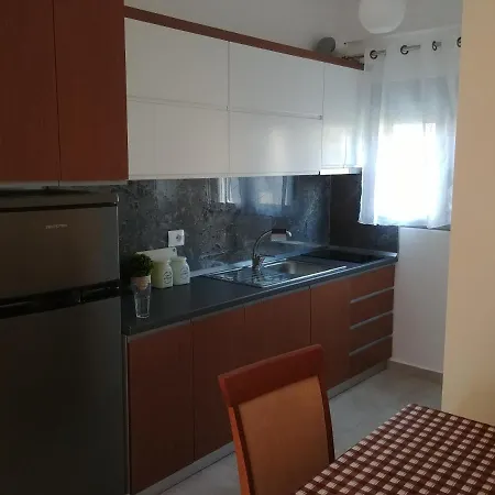 Violeta Red 1 Bedroom كساميل
