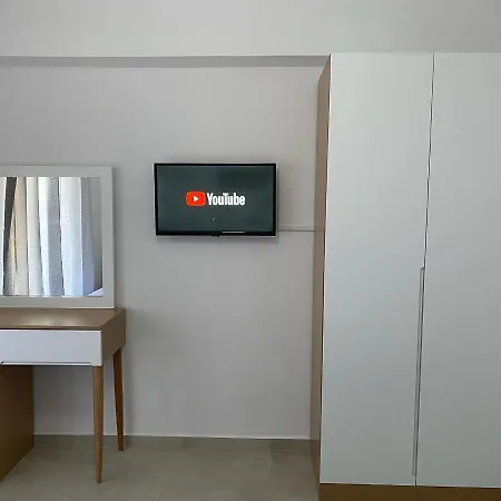 Violeta Red 1 Bedroom